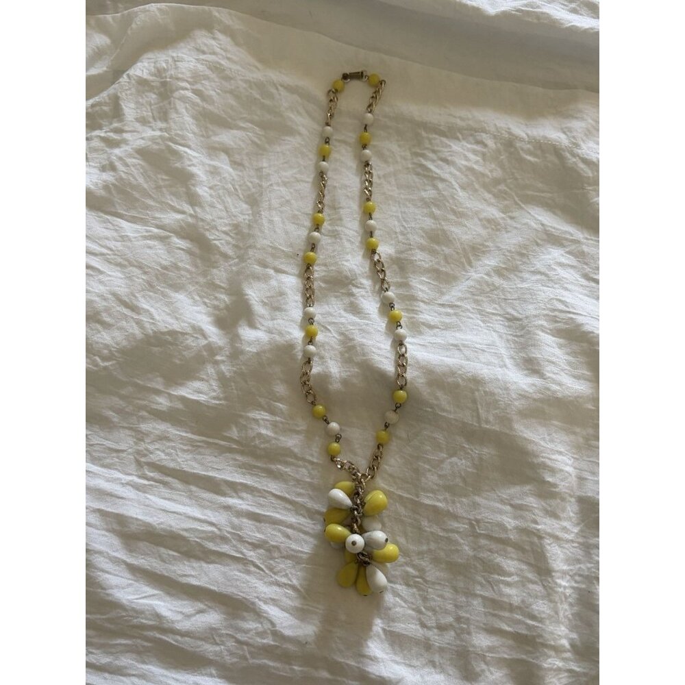 Yellow And White Beaded Vintage 13” Necklace